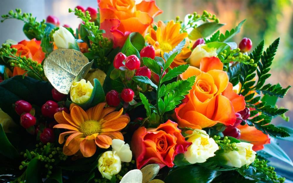 Source: https://www.bloomsbythebox.com/blog/flower-inspiration/flower-arrangements-shape-and-form/